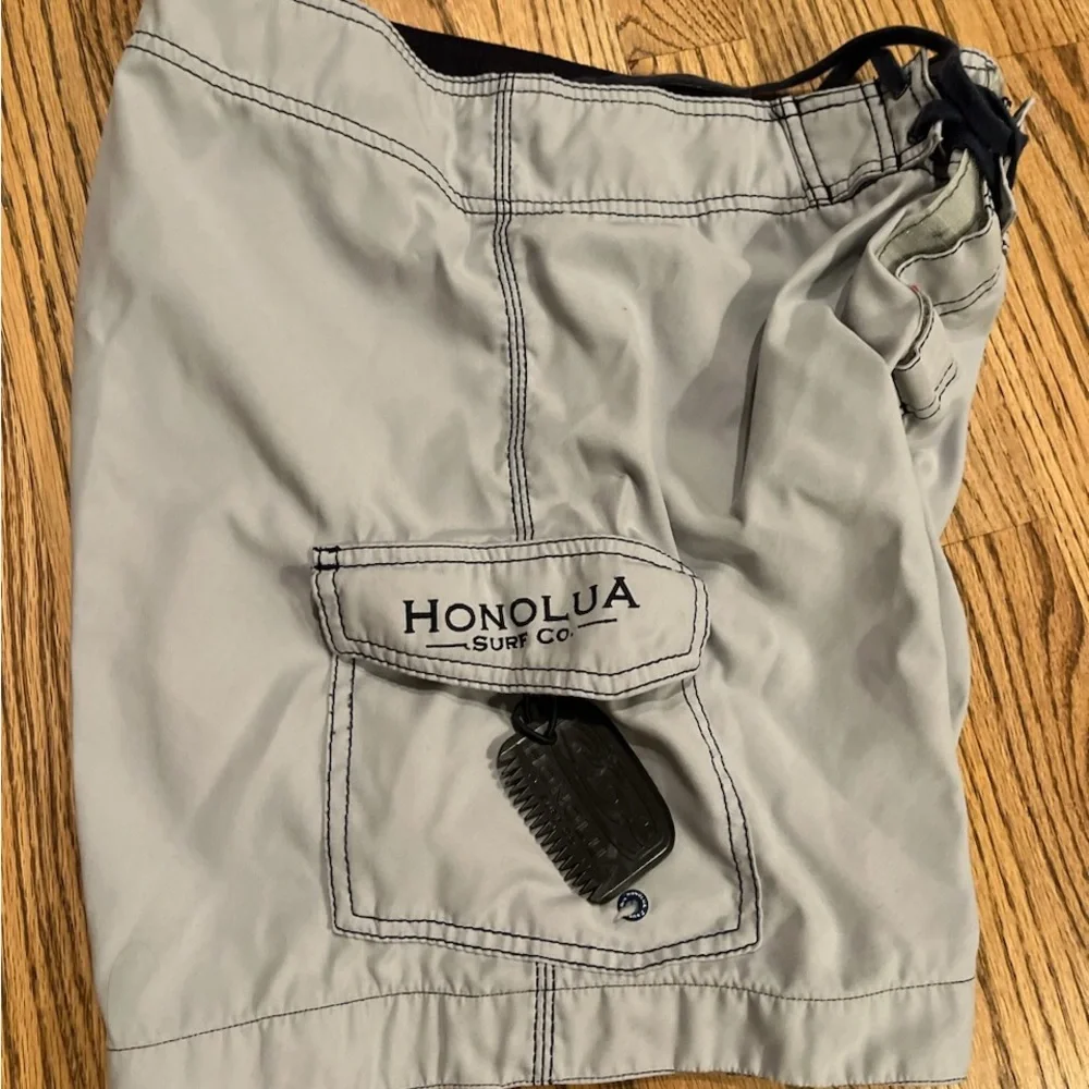 Men’s Honolua Serf Co. board shorts. - Picture 3 of 3